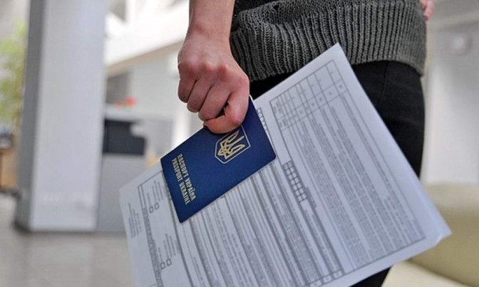 Робота для українських чоловіків та жінок за кордоном: які вакансії шукати?